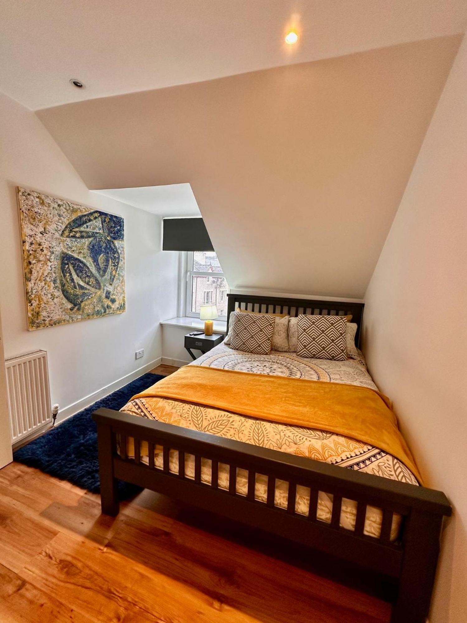 3-Bedroom Flat In The City Centre Next To The River Ness Inverness Exteriör bild